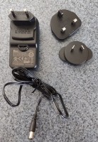 Netzteil und Adapter